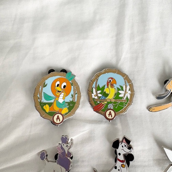 Disney Dogs and Adventureland Mystery Pins - Picture 2 of 5
